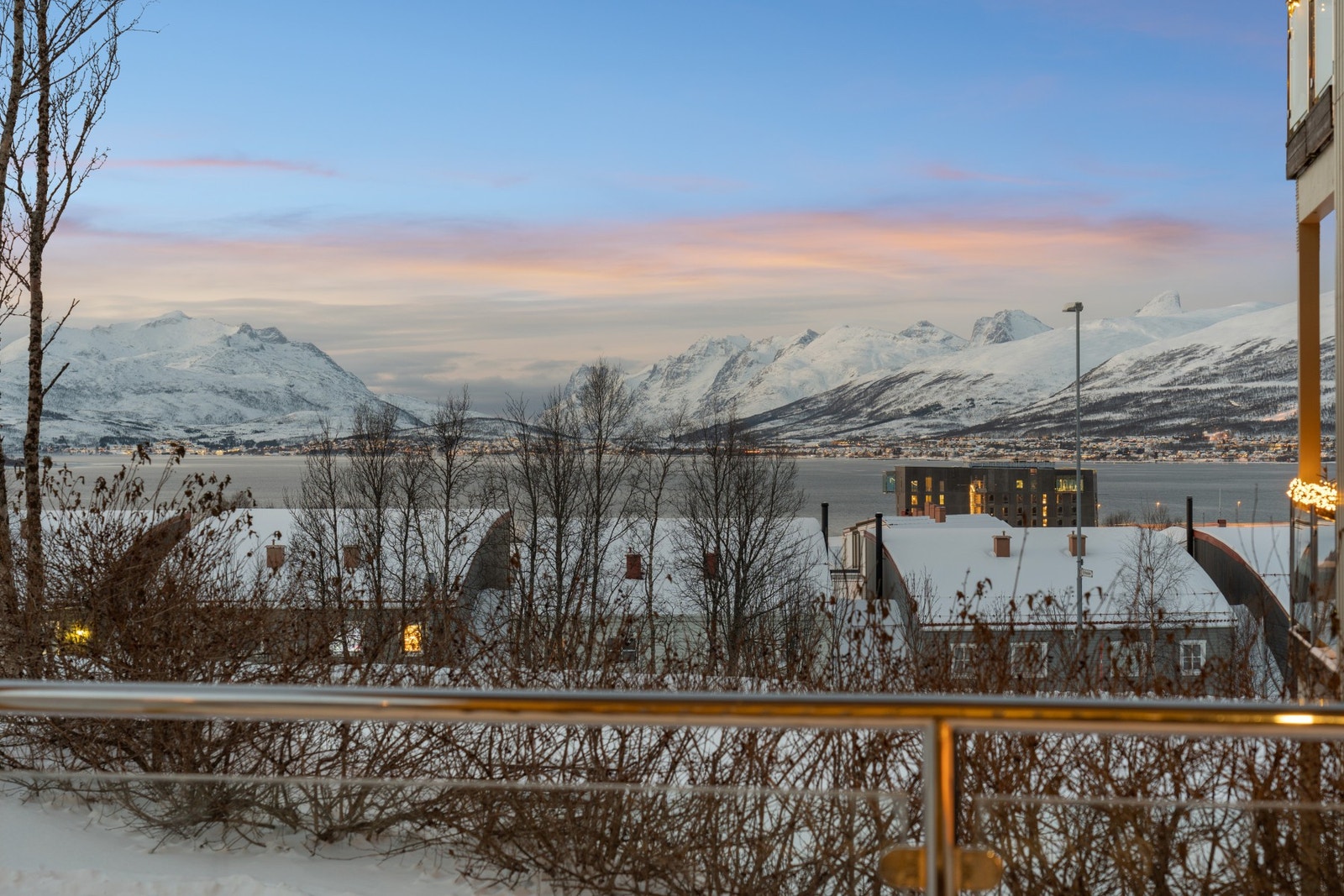 Utsikt mot Sandnessundet og Kvaløya Galleribilde
