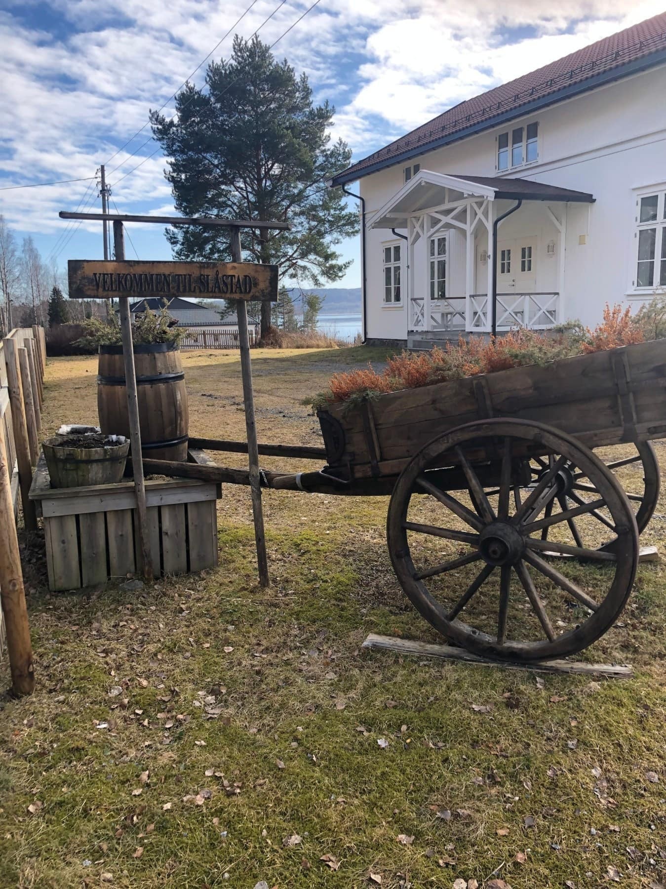 Gamle Slåstadseter skole er nærmeste nabo til hyttefeltet Galleribilde