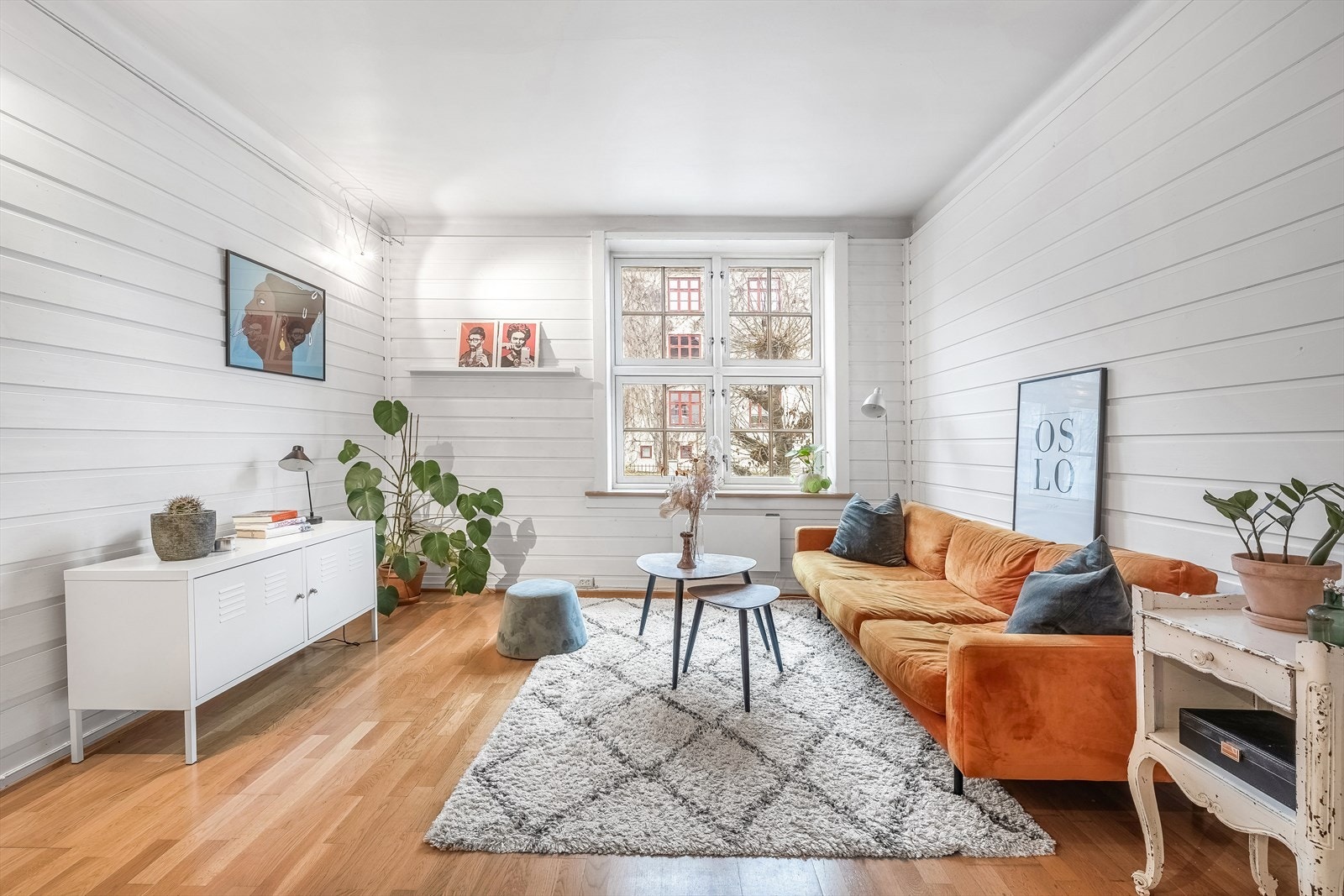 - Romslig og god stue med plass til sofaseksjon med tilhørende møblement - Galleribilde