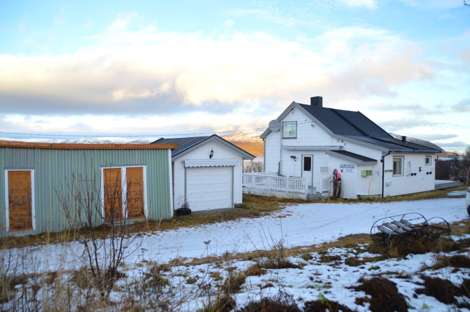 Medfølgende uthus og garasje Galleribilde