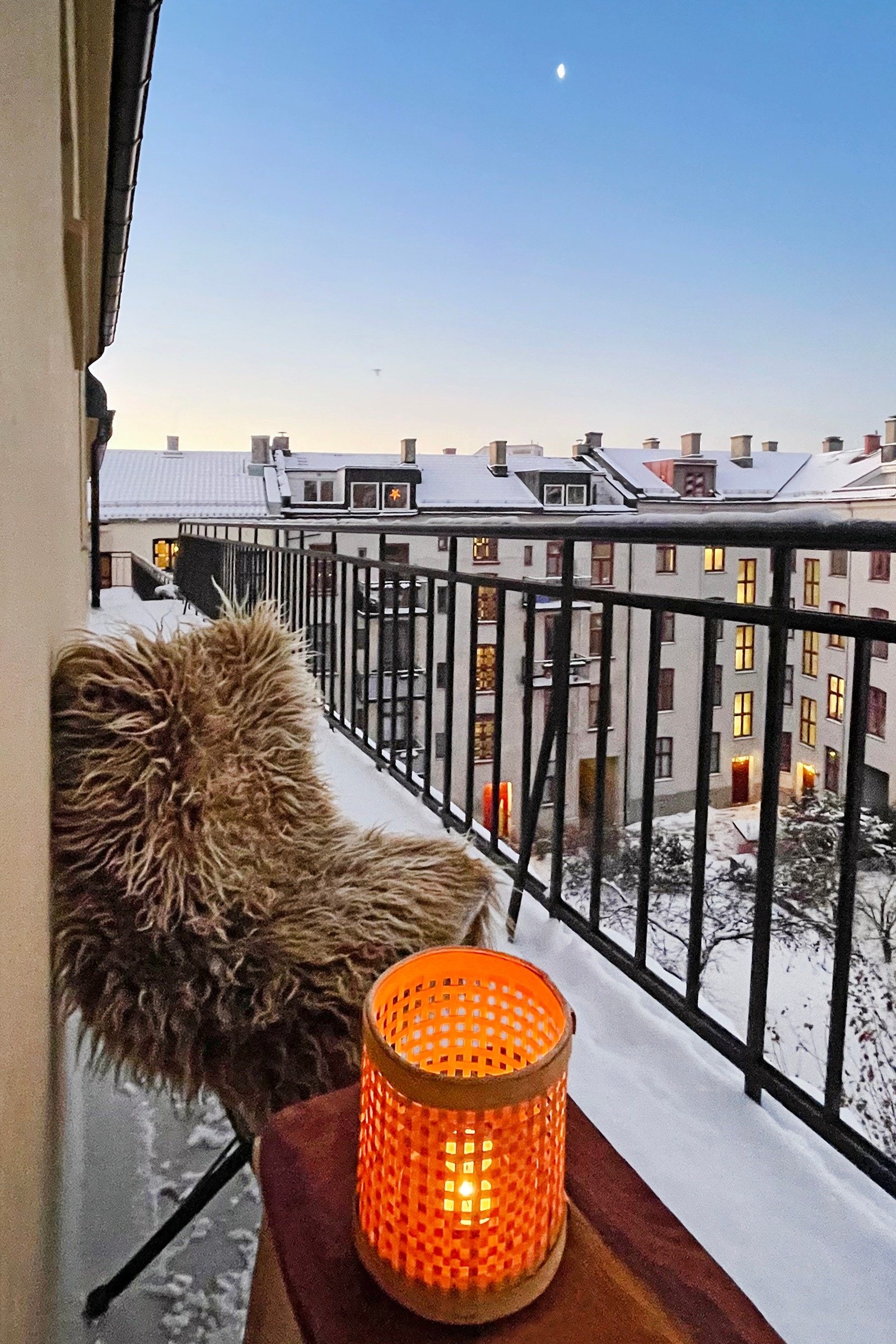 Brannbalkongen er vestvendt og har fantastiske solforhold Galleribilde