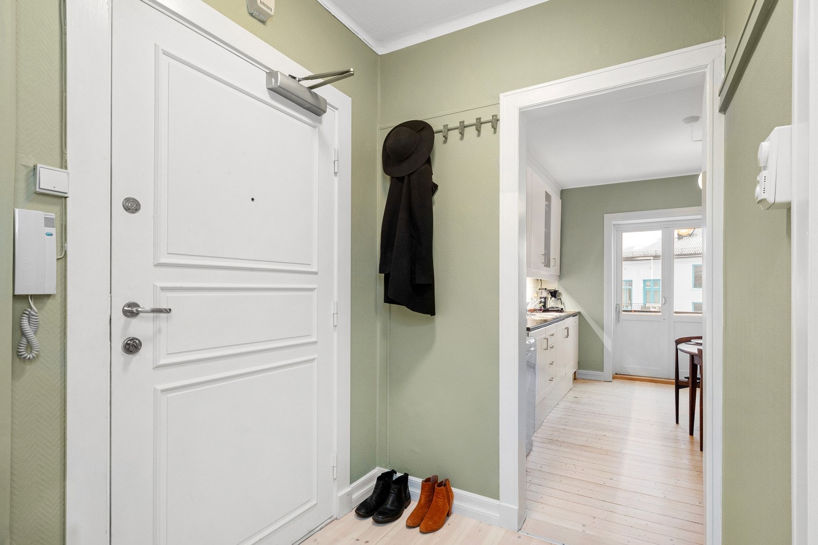 Boligen disponerer to eksterne boder, hvorav den ene er kun en trapp opp Galleribilde