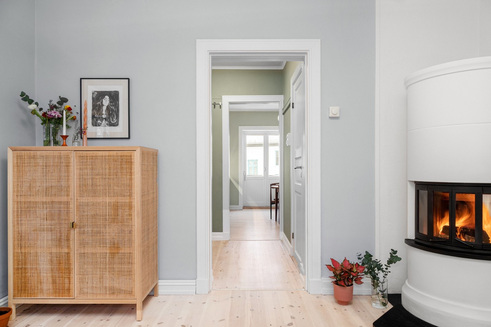 Gjennomgående planløsning gir mye naturlig lys til boligen Galleribilde