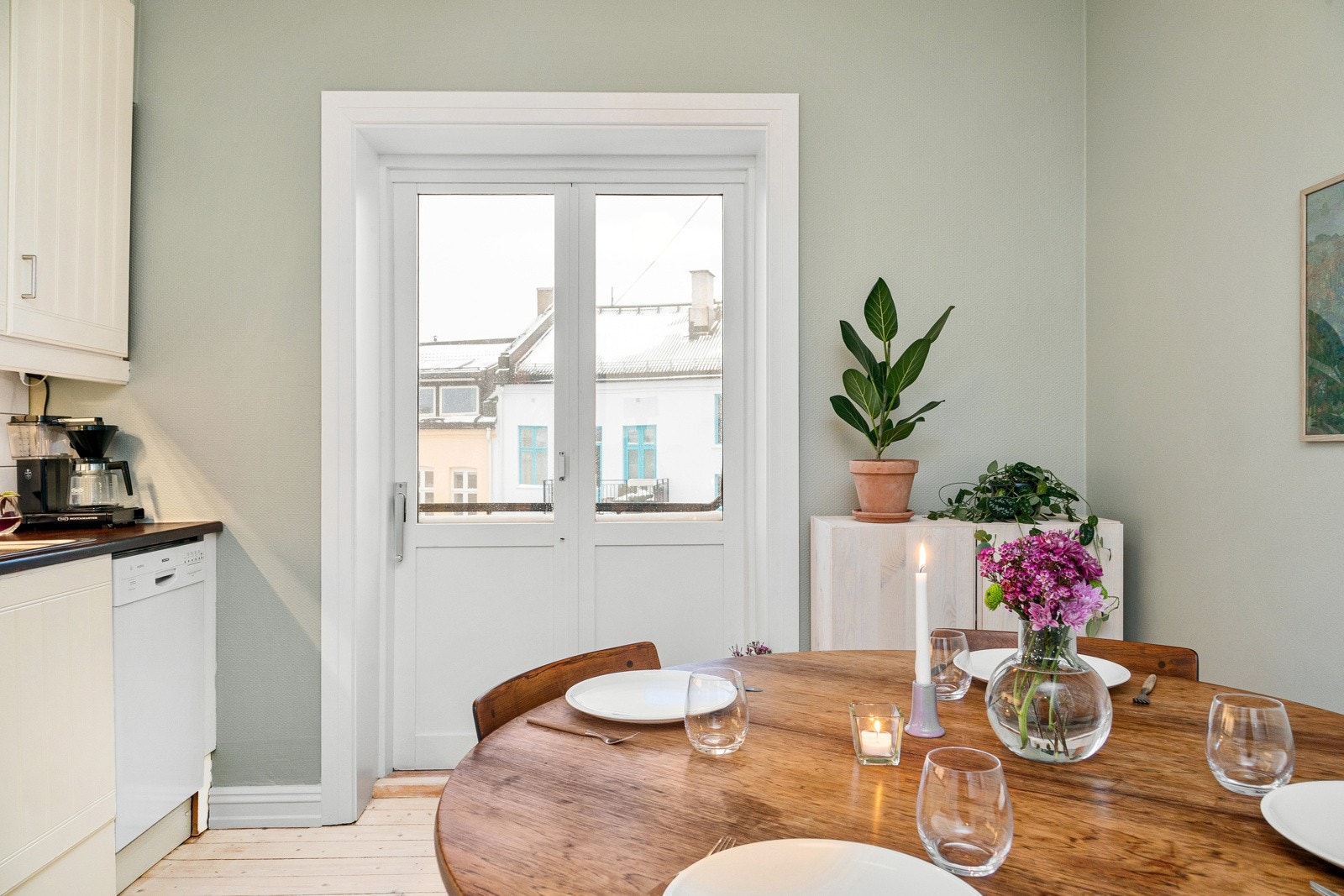 Utgang til hygelig brannbalkong fra kjøkken Galleribilde