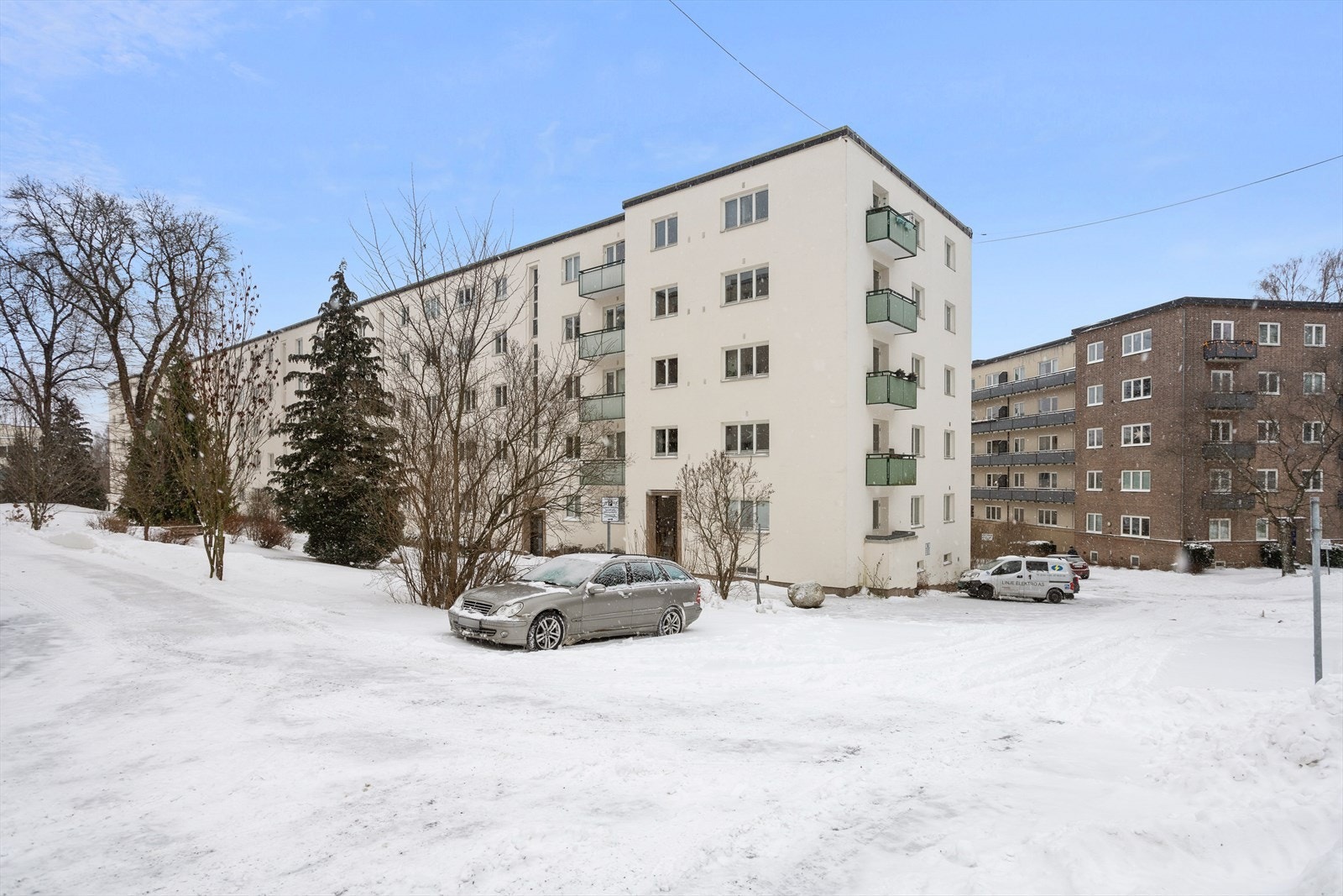 En luftig og god plassering på leiligheten, tilbaketrukket fra trafikkerte gater. Galleribilde