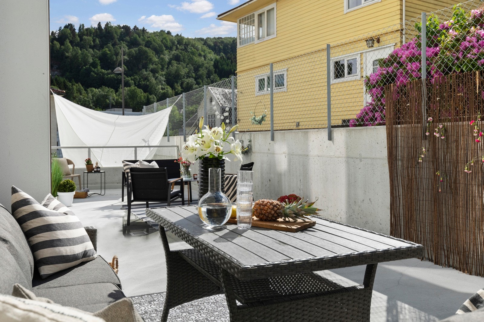 Seksjonen er det eneste i komplekset som i tillegg til veranda har egen terrasse Galleribilde