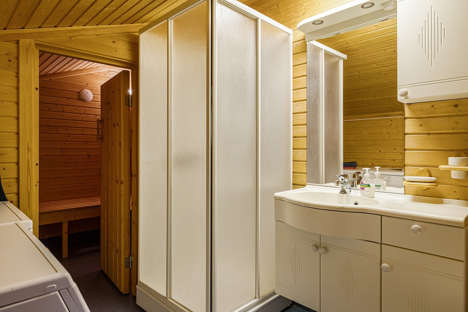 Badstue innenfor badet. Galleribilde