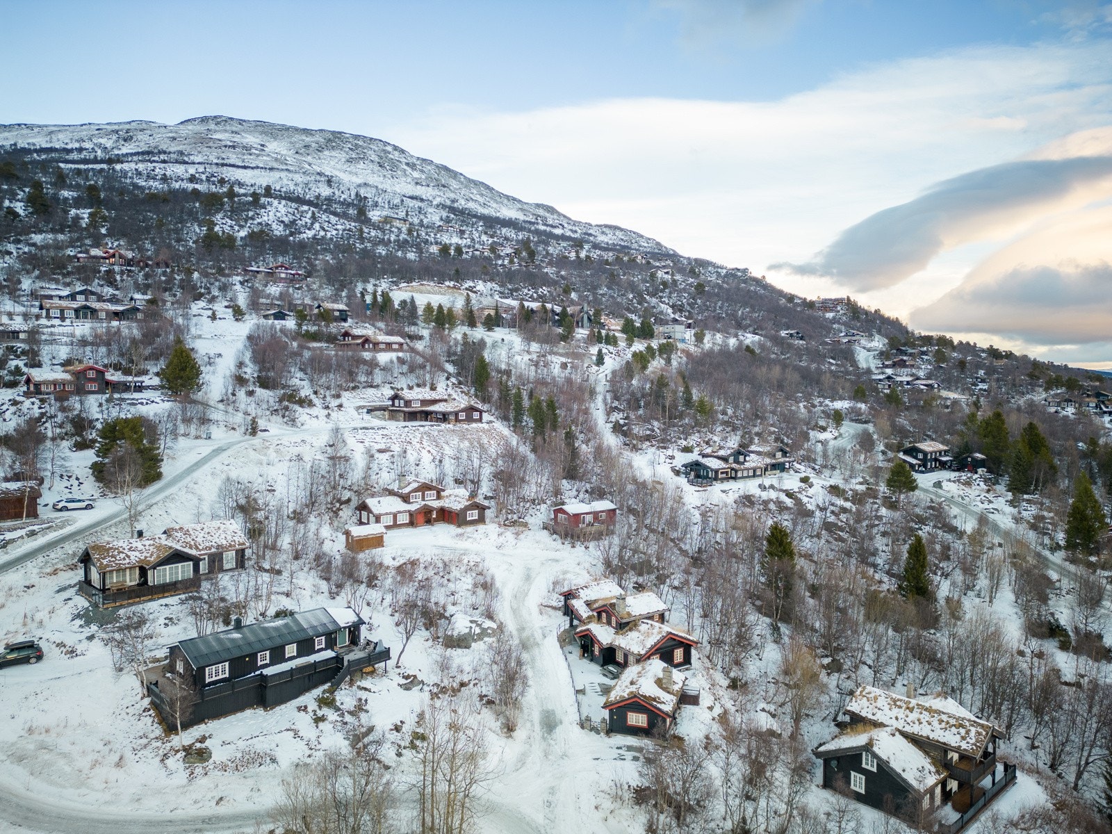 Landskapet er perfekt for alle typer naturopplevelser, deriblant jakt, fjellturer, rafting og sykkelturer. Galleribilde