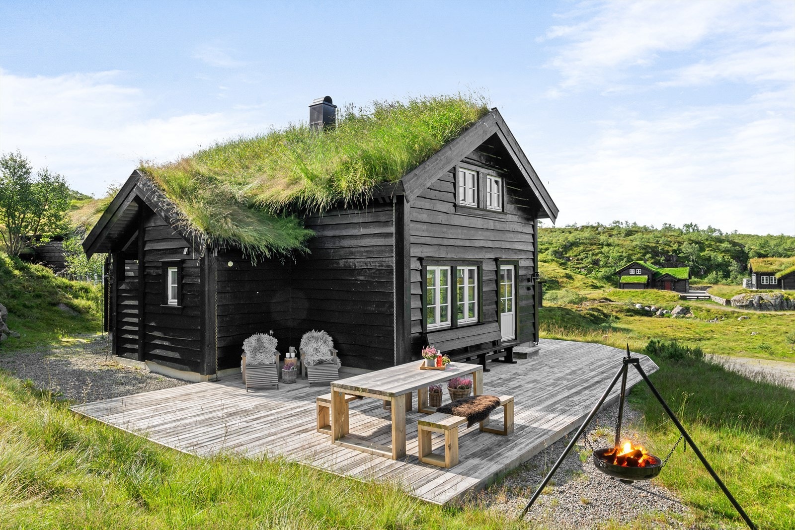 Dan Chruickshank presenterer: Moderne høyfjellshytte m/4 sov/2 stuer/2 wc, på solrik tomt. Parker v/hytten. Rett i skisporet. Galleribilde