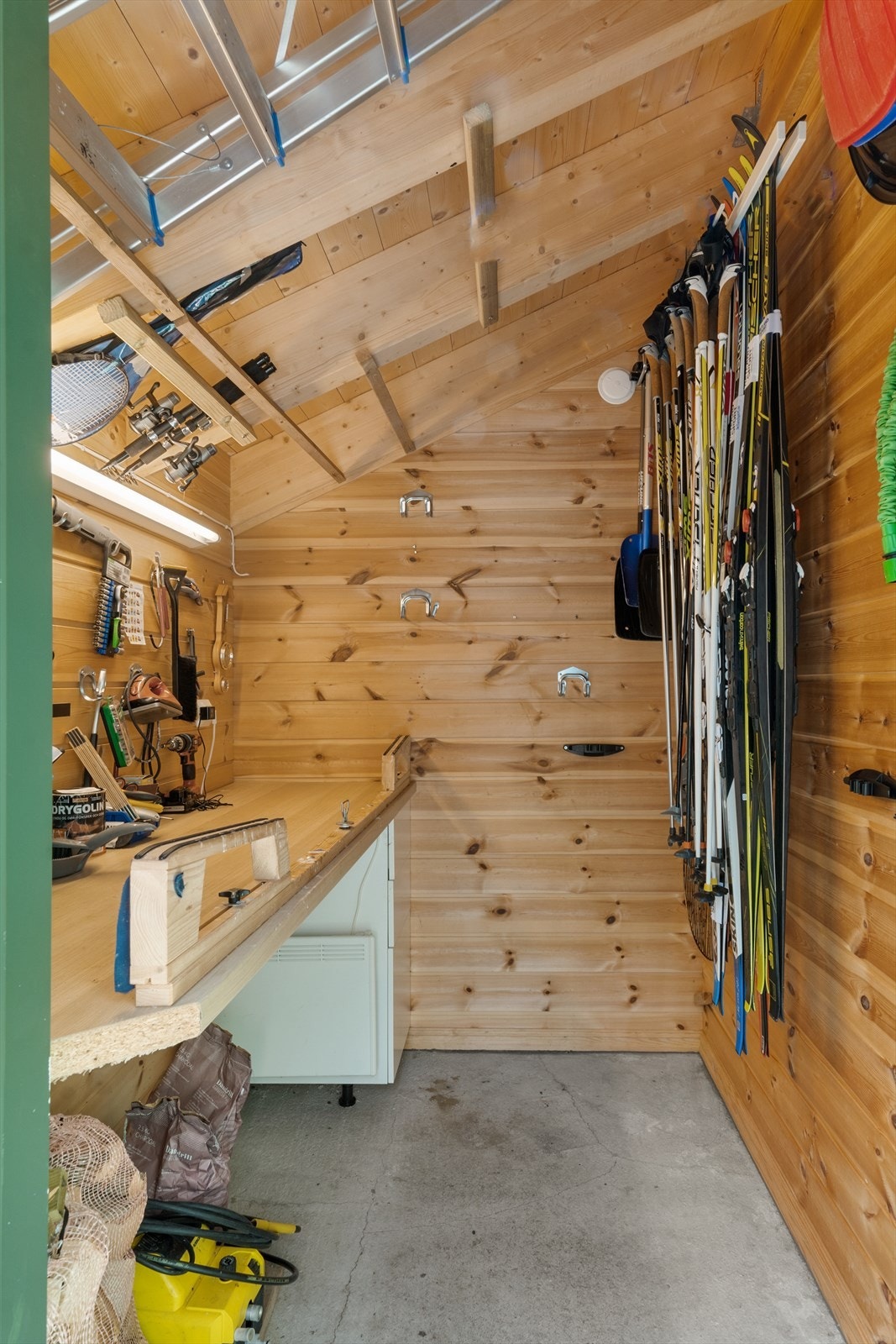 Meget god skibod/utstyrsbod. Galleribilde