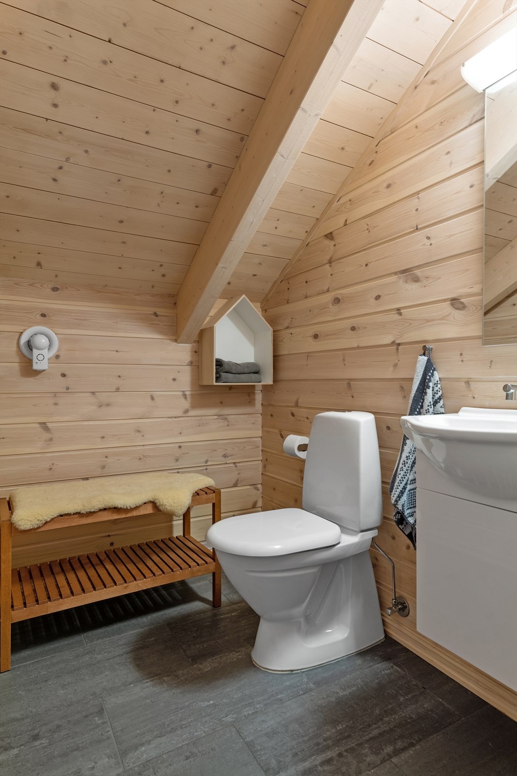 Oppe er det ekstra wc rom for morgen og kveldsstell. Galleribilde