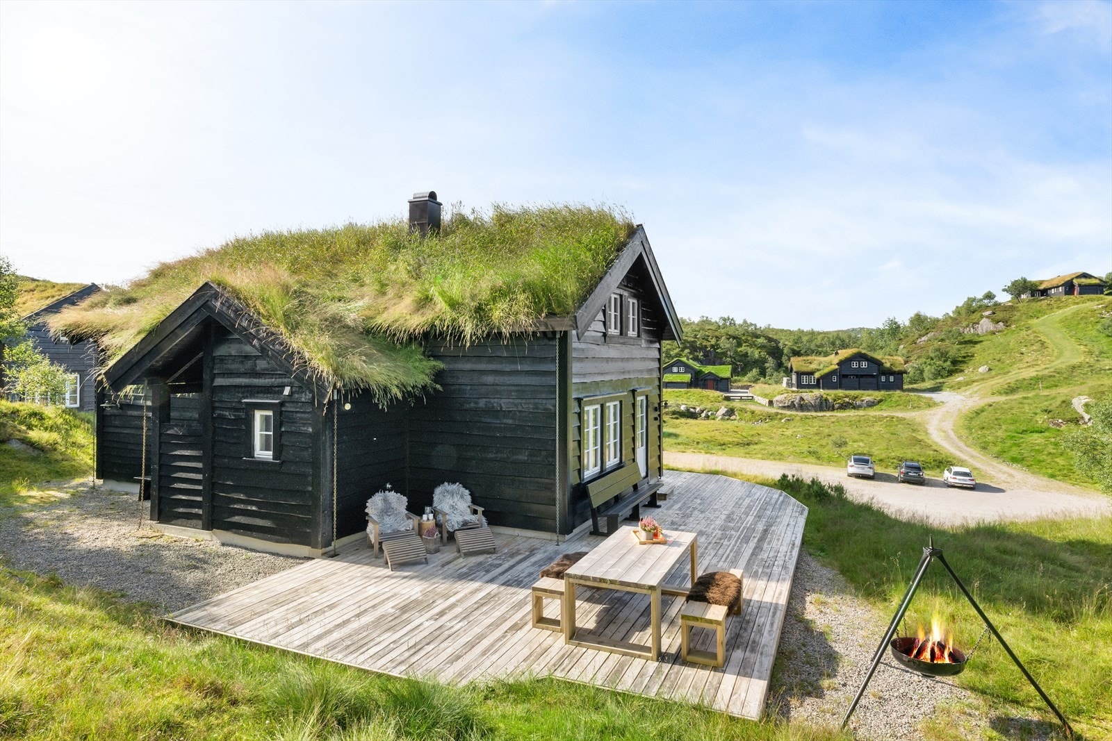Naturskjønne omgivelser og et flott integrert hyttefelt. Solrik tomt med lune uteplasser. Galleribilde