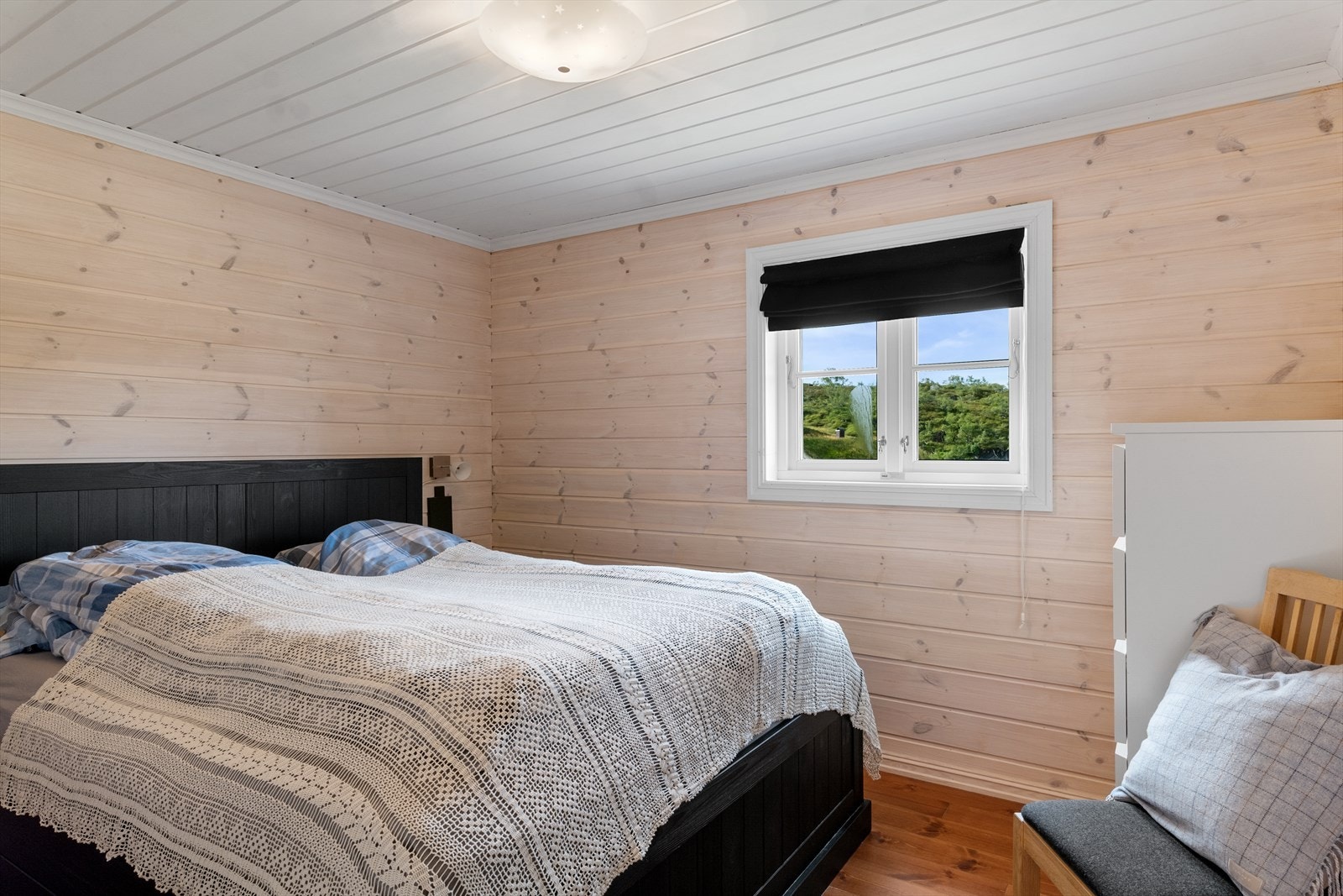 1 av 2 soverom i første etg. Totalt 4 soverom. Galleribilde