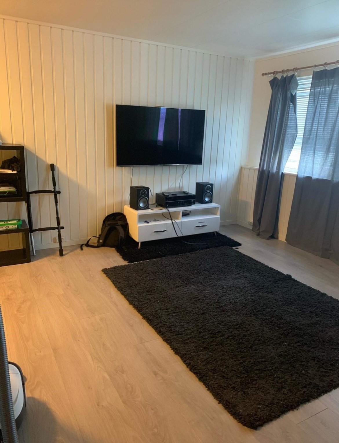 Stue i sokkelleilighet (privat bilde - sommerbilde)