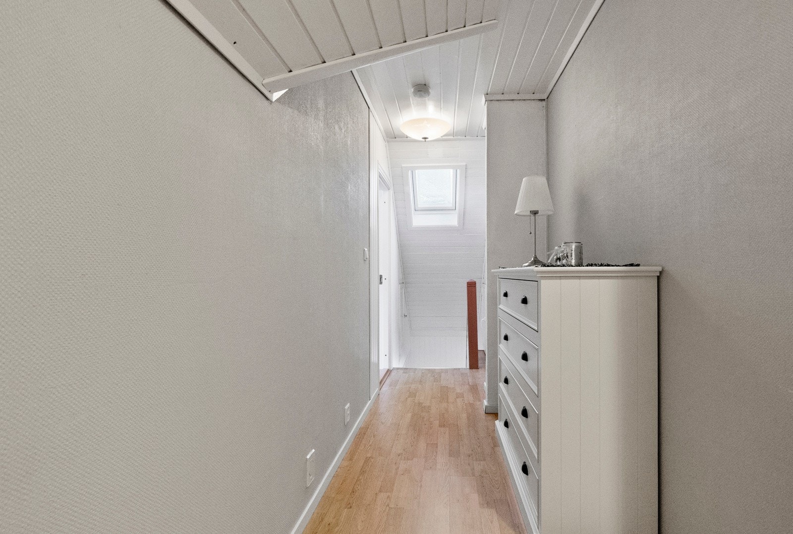 Gang i boligens 2.etg. - her er det adkomst til alle fire soverom Galleribilde