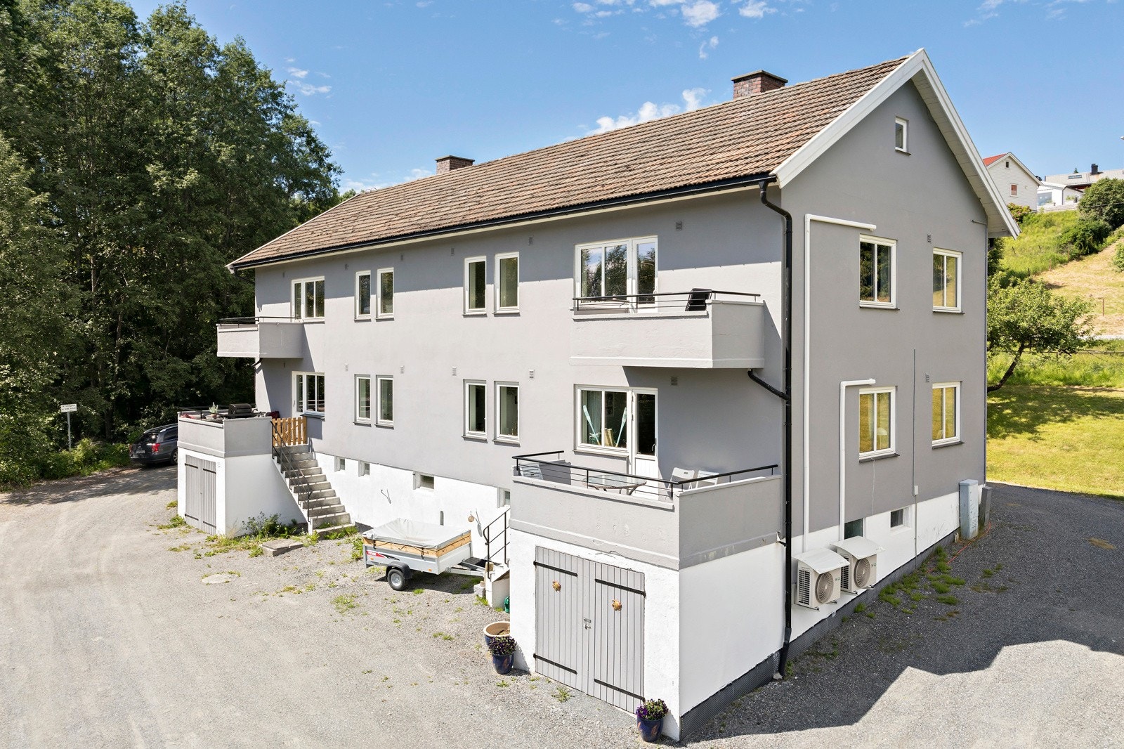 Sameiet består av fire seksjoner, to i førstetasje og to i andreetasje. Galleribilde