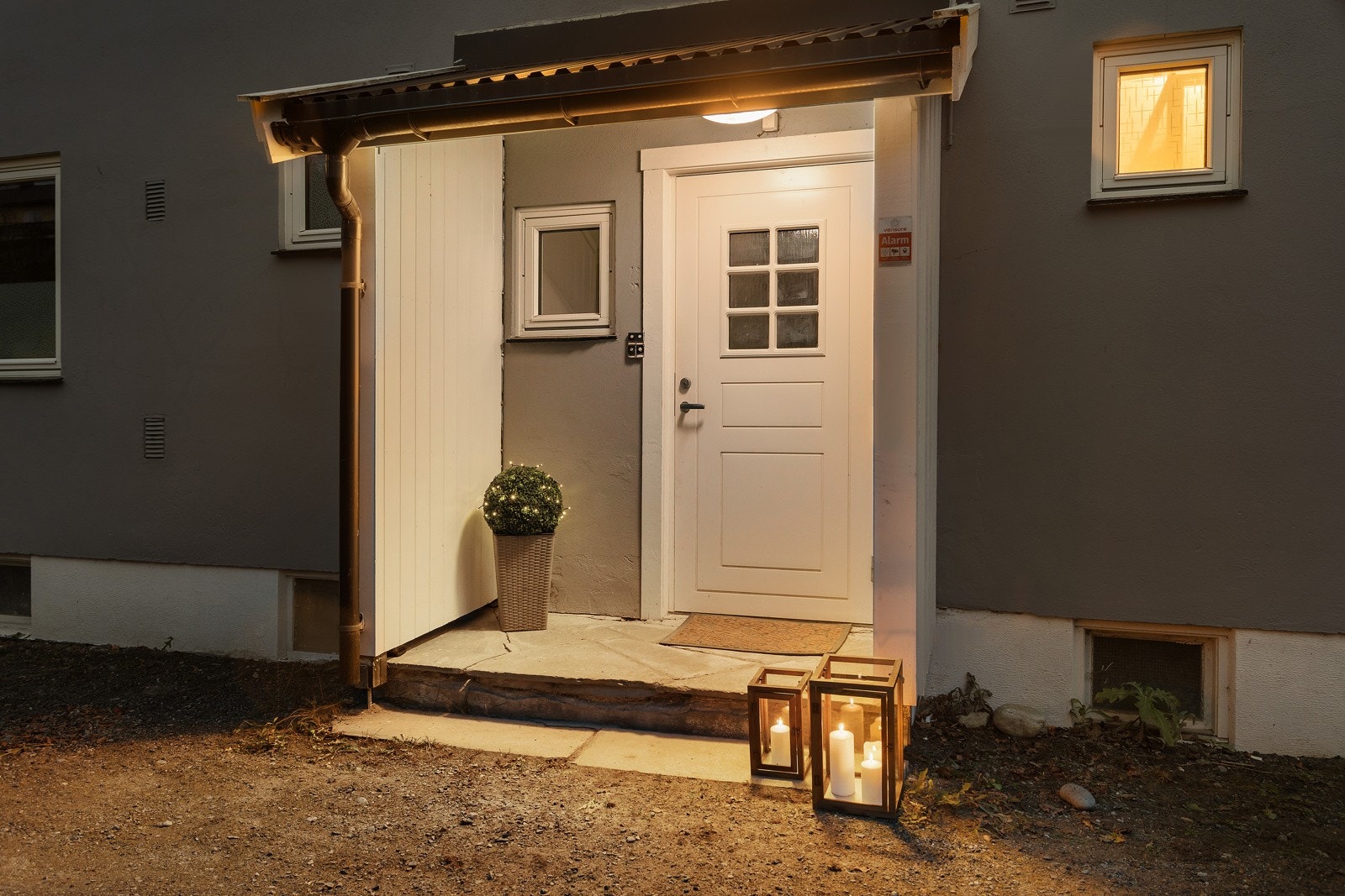 Felles inngangsparti som er overbygget. Galleribilde