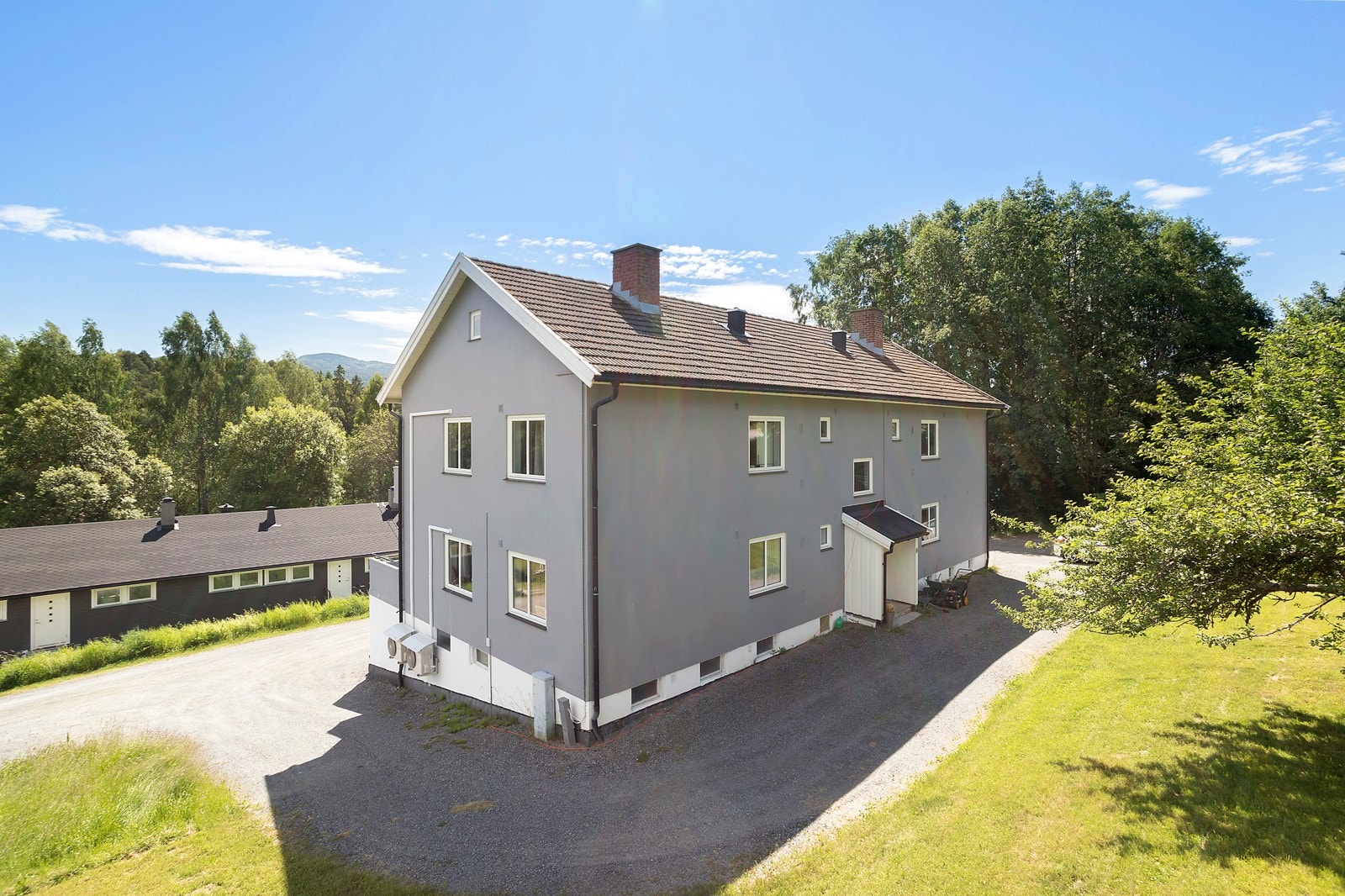 Bygget består av fire seksjoner med lagringsplass på loft og i kjeller. Galleribilde