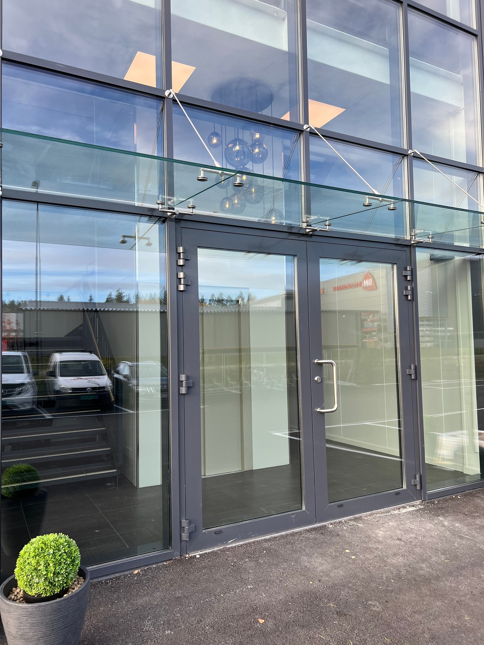 Inngangsparti til kontorlokaler i 2. etasje Galleribilde