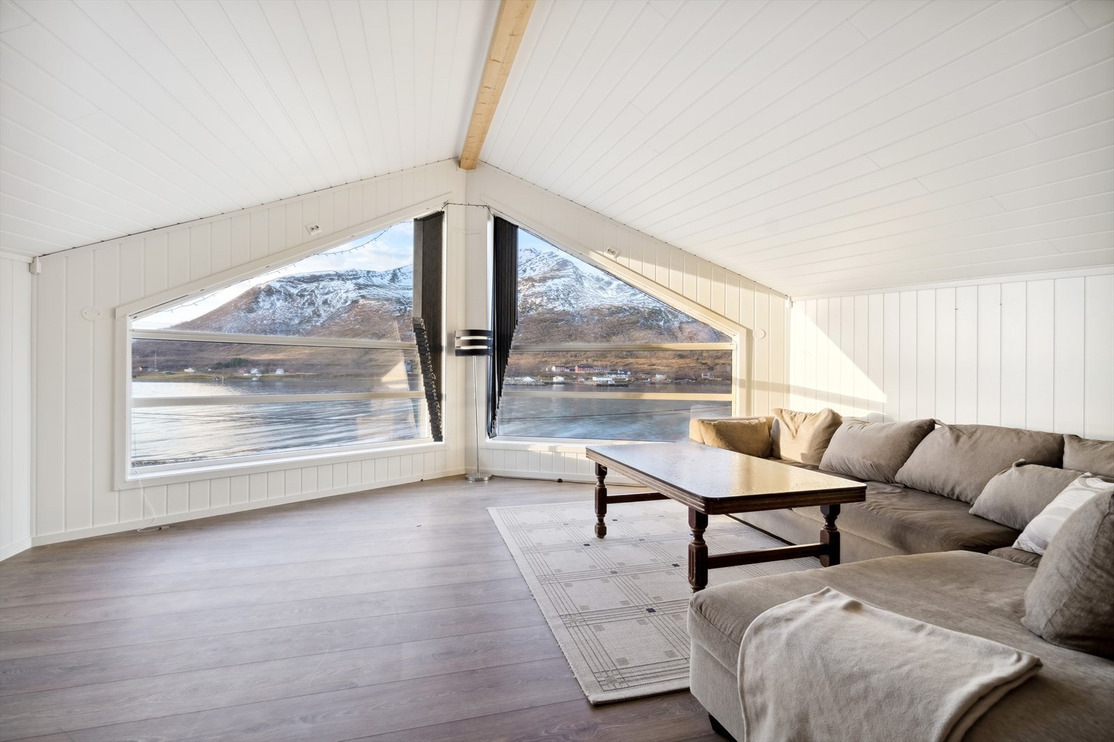 På loftstuen er det også store vindusoverflater og mektig utsikt. Galleribilde