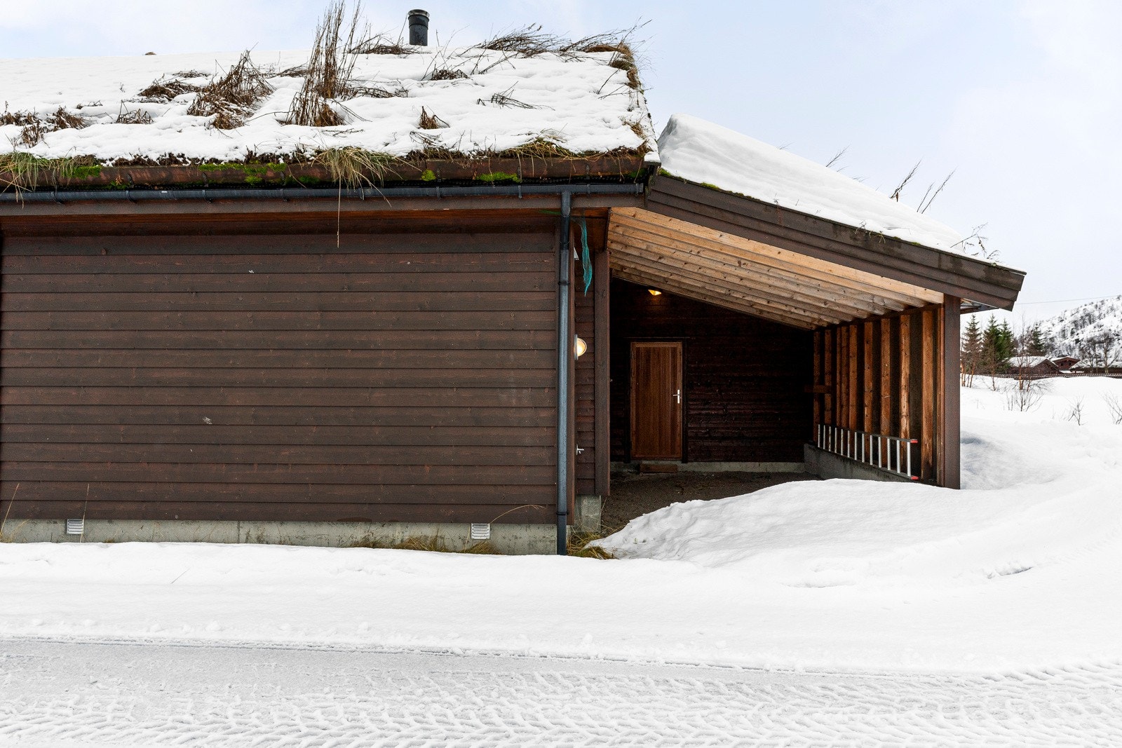 Stor fordel å ha carport nå snøen laver ned. Galleribilde