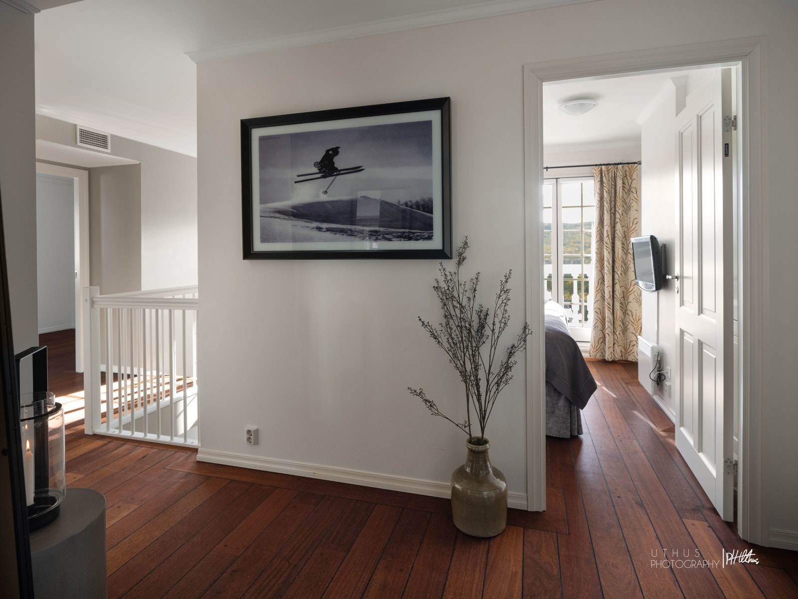 På øverste plan er det blant annet en romslig entré og gang Galleribilde