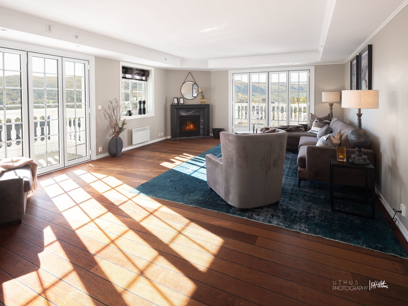 Eiendomsmegler Jannike Seljevoll Herleiksplass har gleden av å ønske hjertelig velkommen til denne lekre leiligheten tilknyttet Dr. Holms hotel Galleribilde