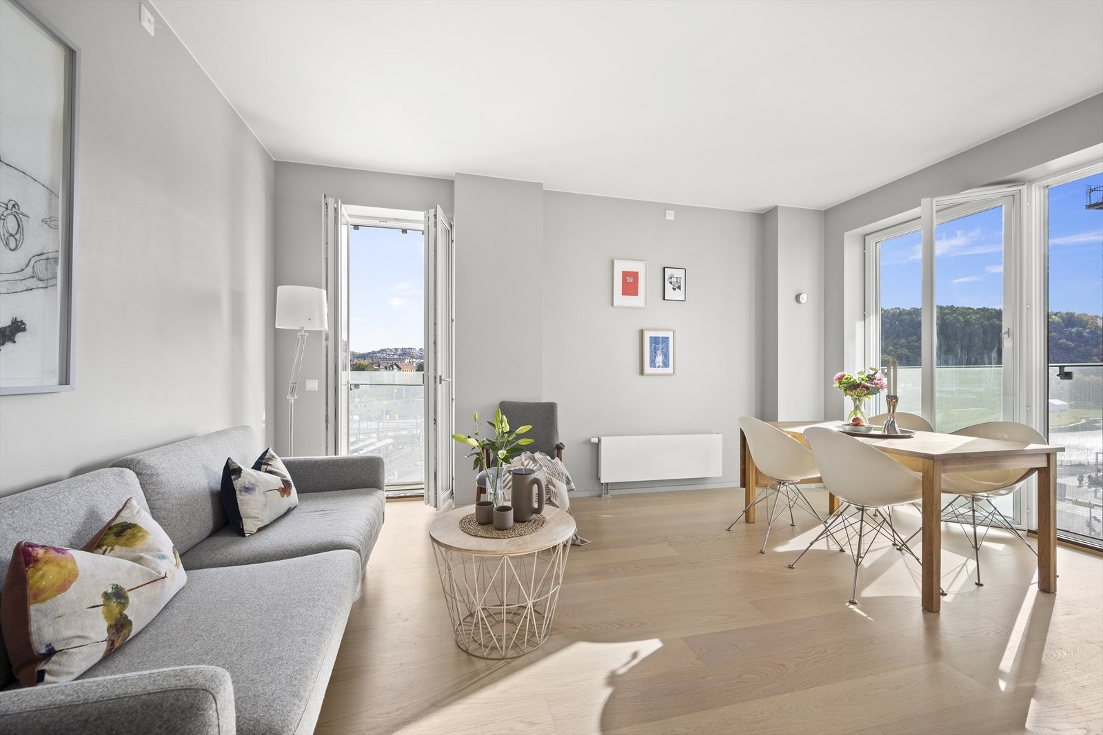 Urban og lys hjørneleilighet i populære Cliffhanger i Bjørvika - her bor du tett på byen, men likevel tilbaketrukket til Galleribilde