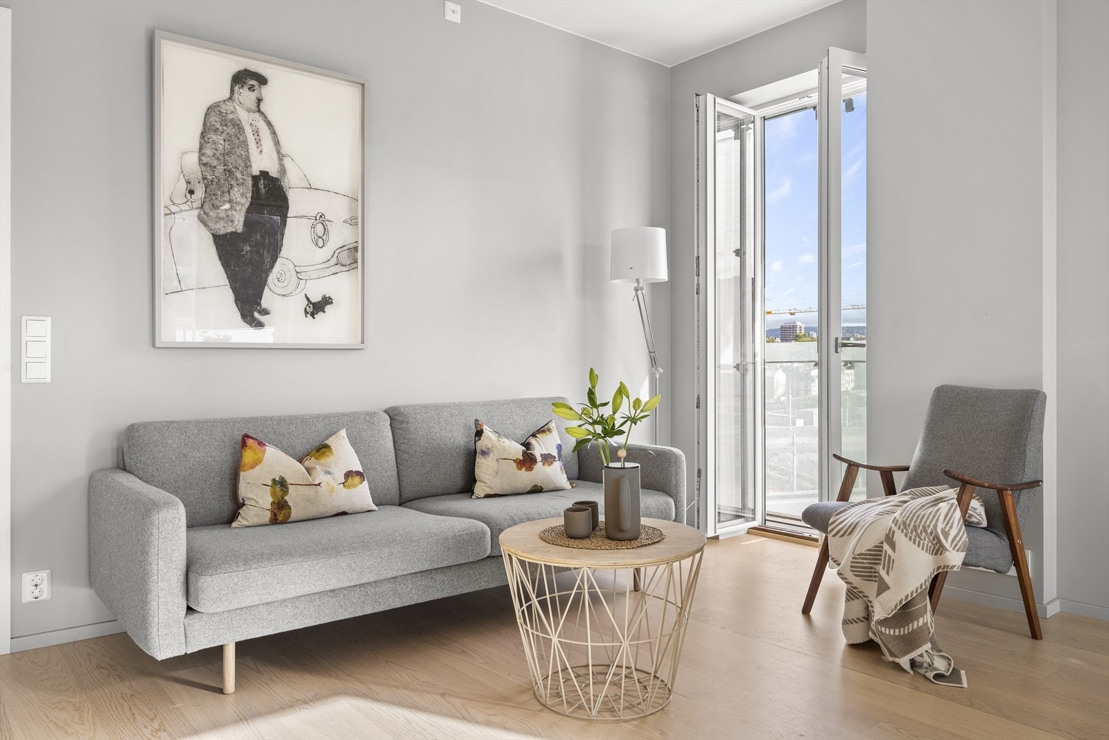 Fra stuen er det både fransk balkong med doble dører og adkomst til balkong. Galleribilde