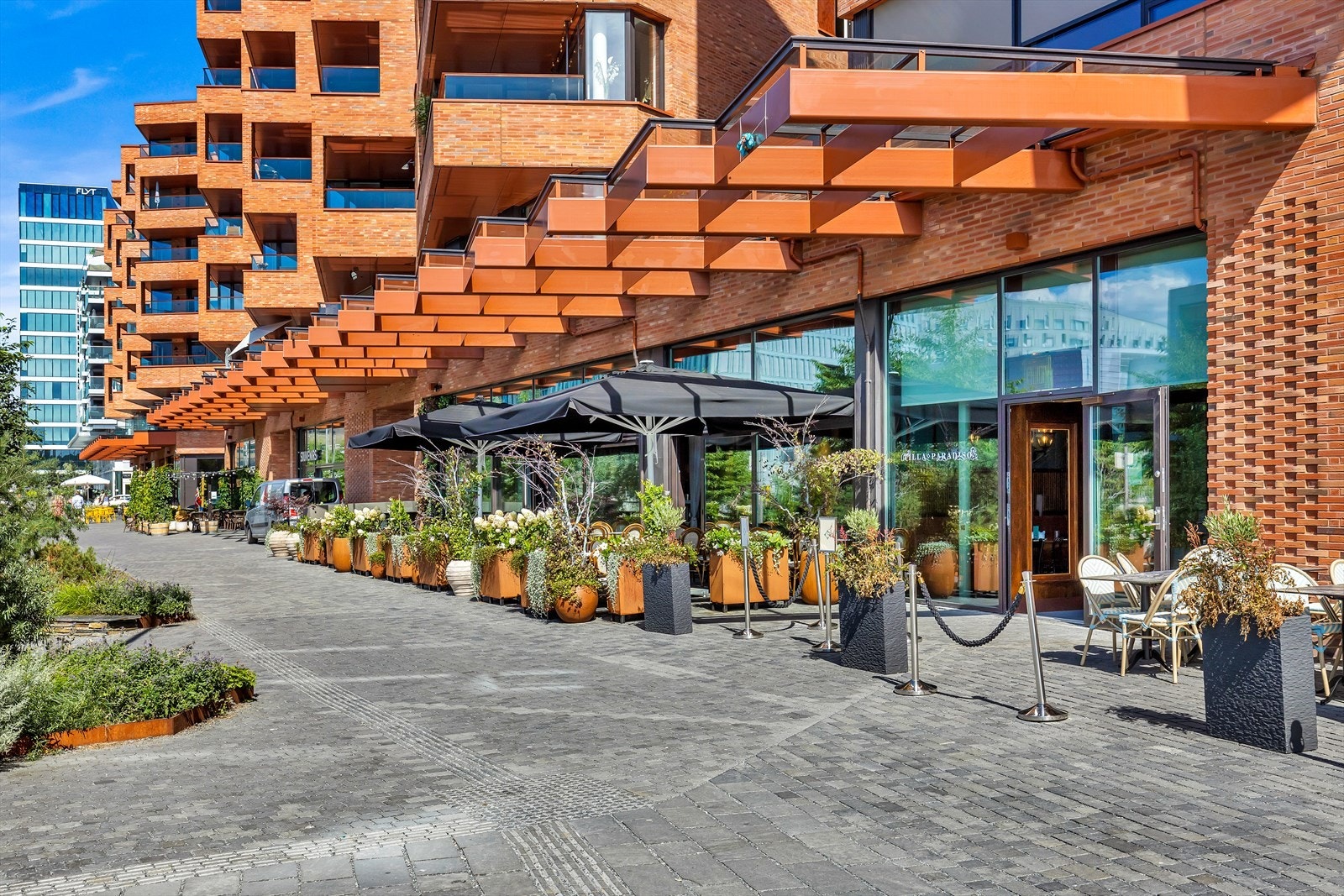 Sørenga byr på flere flotte restauranter som Villa Paradiso, Bun's Burger og Nodee Sky Galleribilde