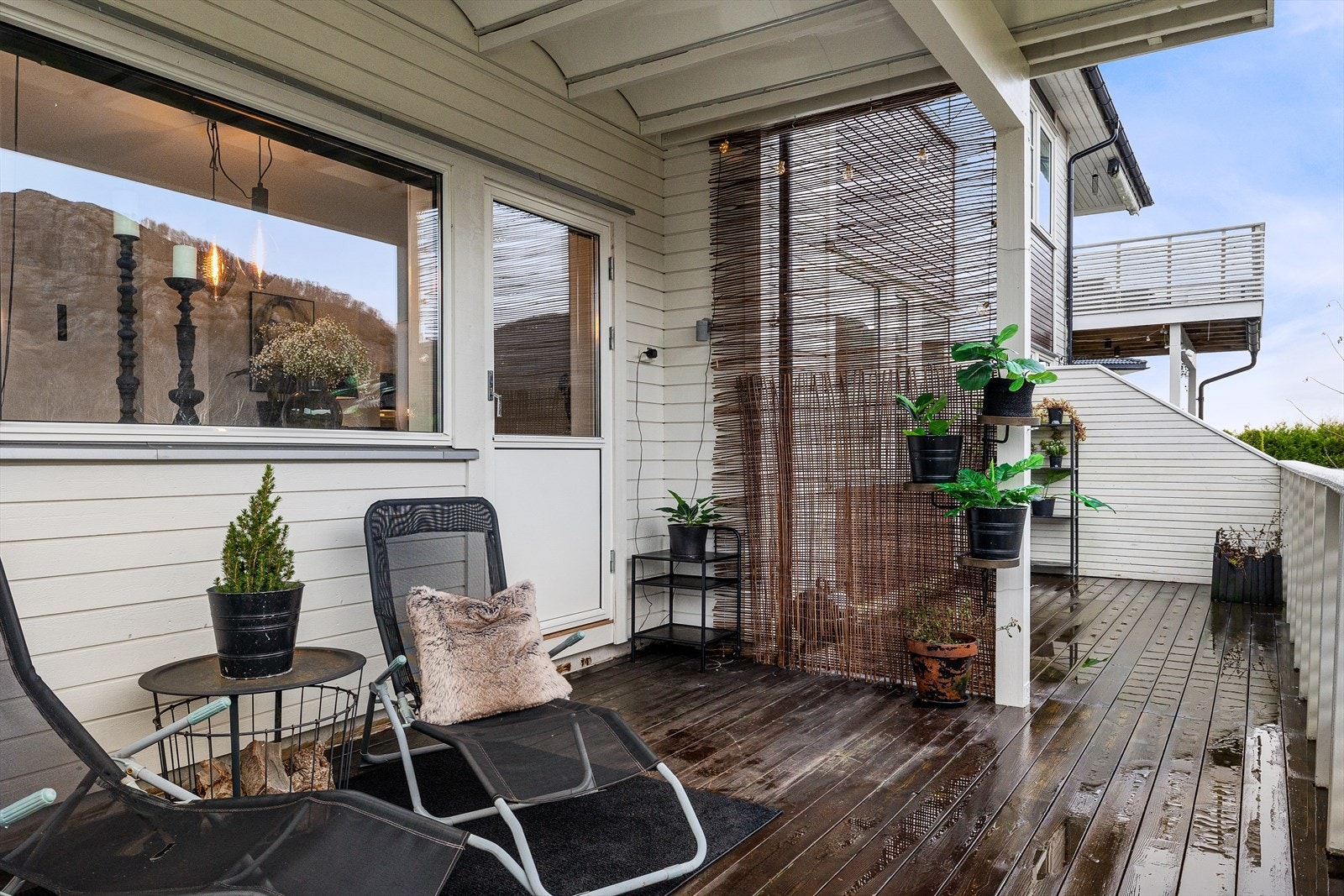 Markterrasse på ca 43 m² med flotte utsiktsforhold. Galleribilde