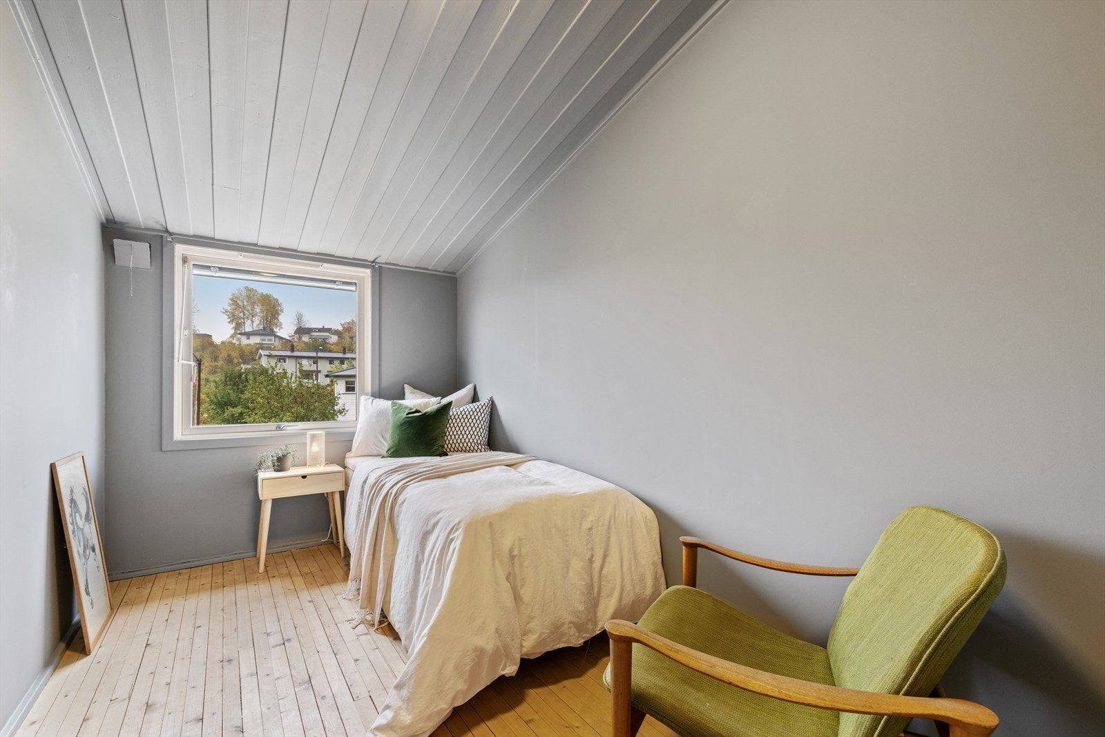 Soverom 2 - fin størrelse med plass til seng og garderobeskap Galleribilde