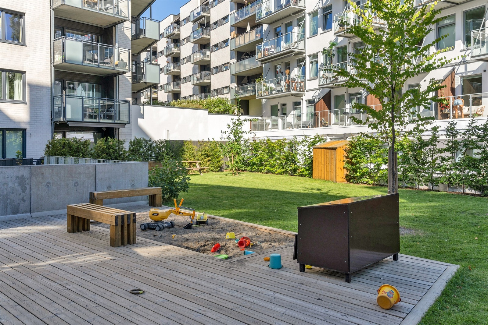 Frodig opparbeidet bakgård Galleribilde