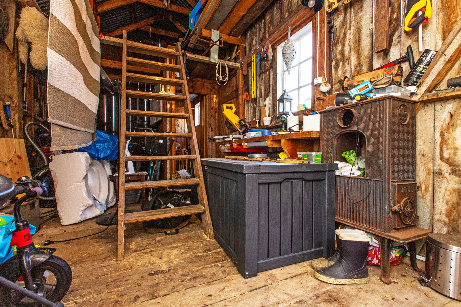 Trapp opp til hems inne i uthuset. Galleribilde