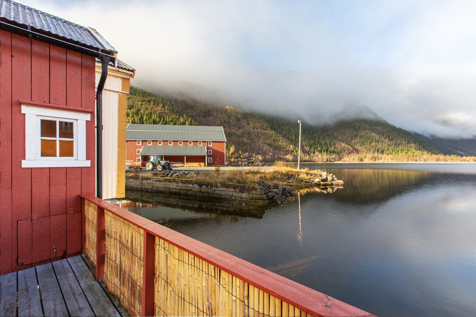 Utsikt mot Øyfjellet og Vefsna. Galleribilde