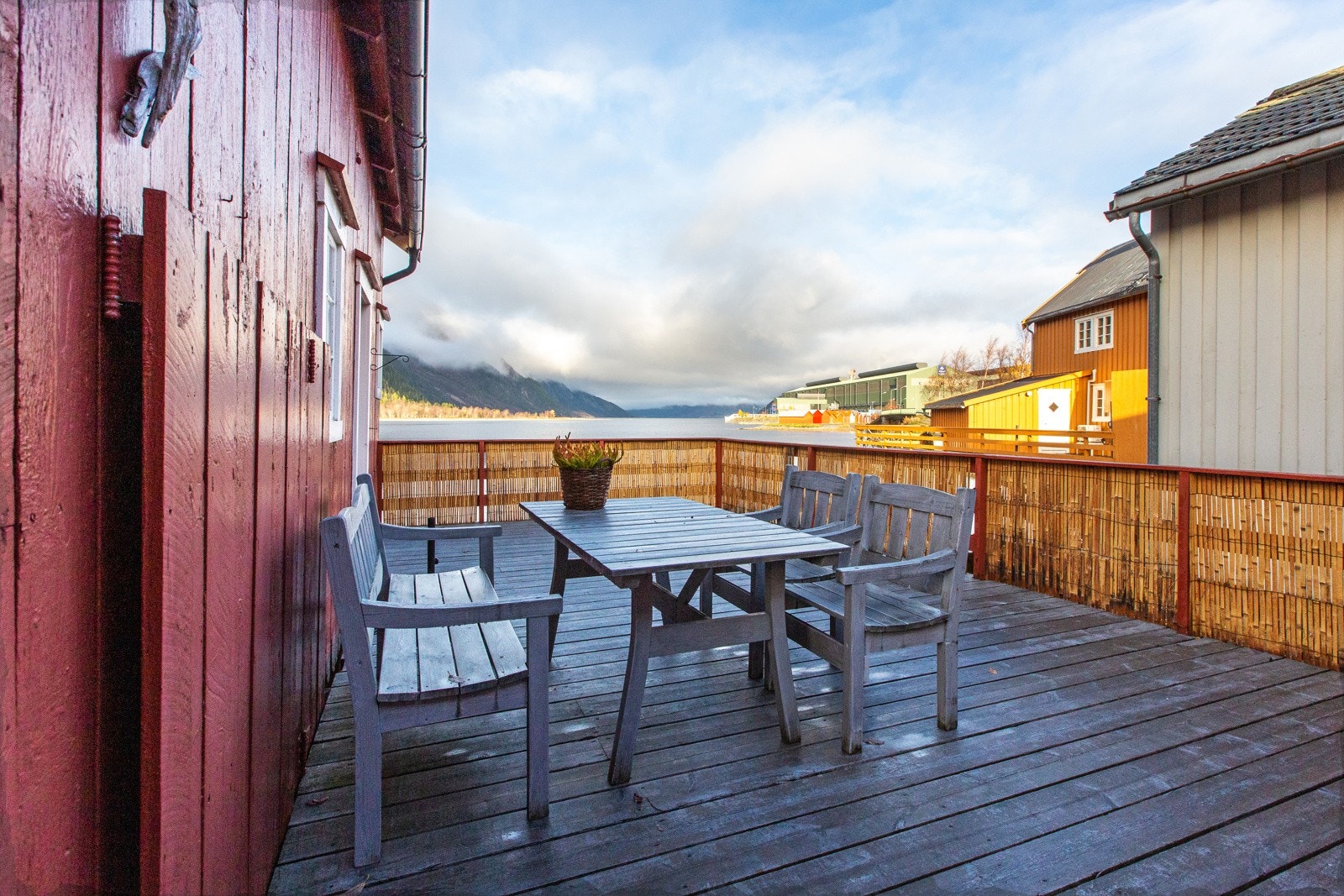 Tenk å kunne samle familie og venner til hyggelige lag på bryggekanten. Galleribilde