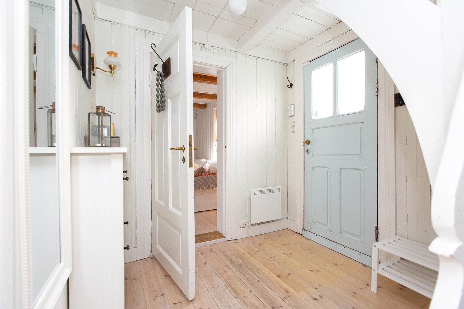 Gangen er av god størrelse og har plass for yttertøy og sko. Galleribilde