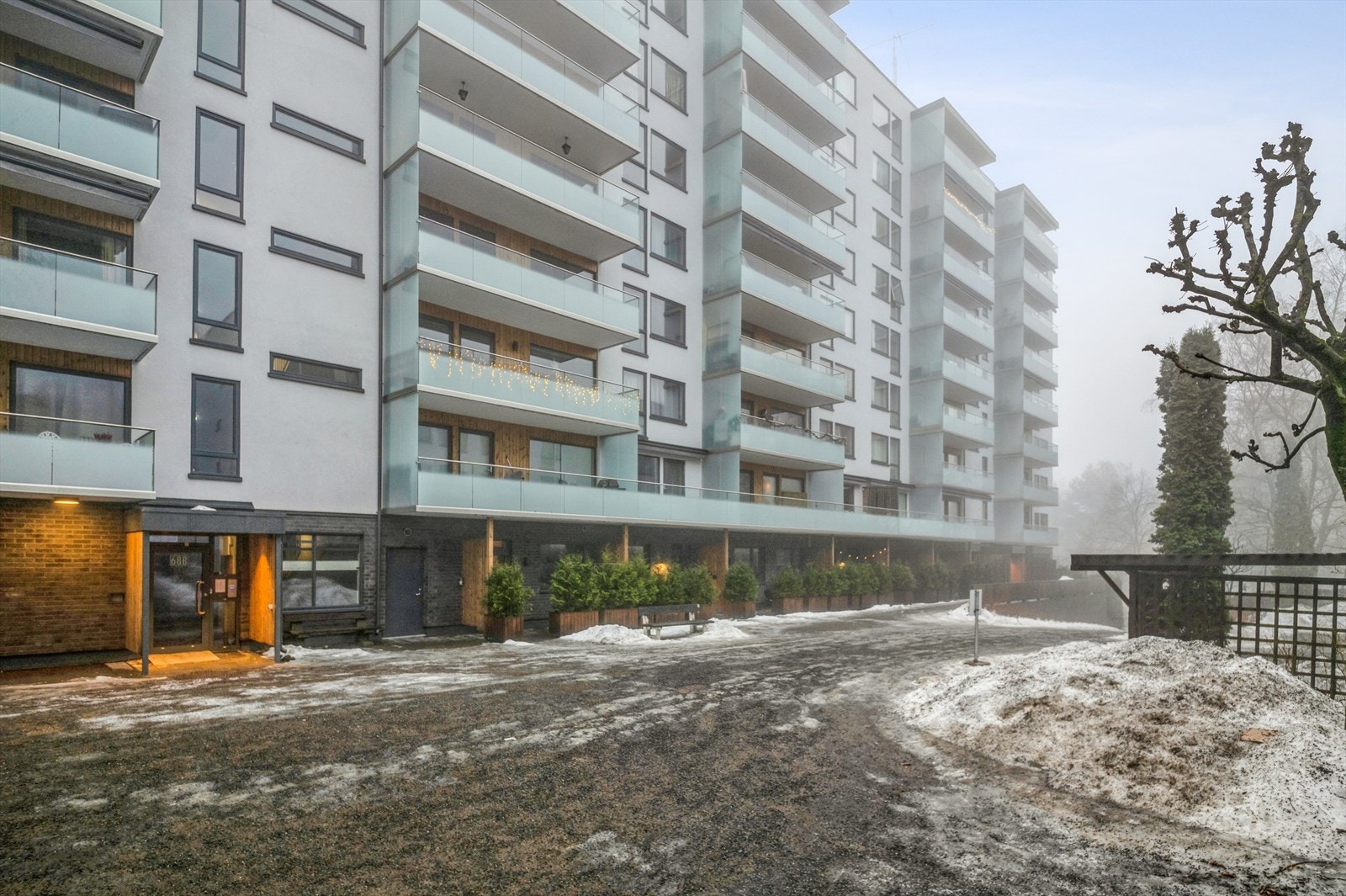 Sentral og attraktiv beliggenhet med kort vei til fine grøntområder, dagligvare og offentlig kommunikasjon. Galleribilde