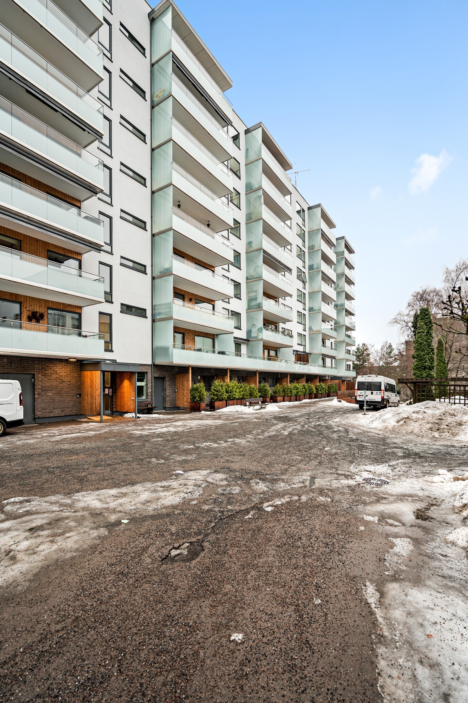 Borettslaget fremstår som "nytt" hvor det har blitt gjennomført en omfattende fasade - og balkongrehabilitering. Galleribilde