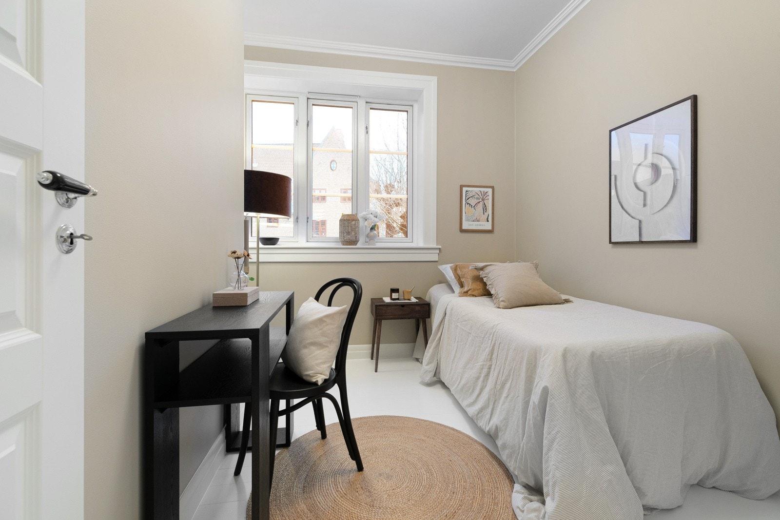 Soverom II vender også ut mot rolig bakgård Galleribilde