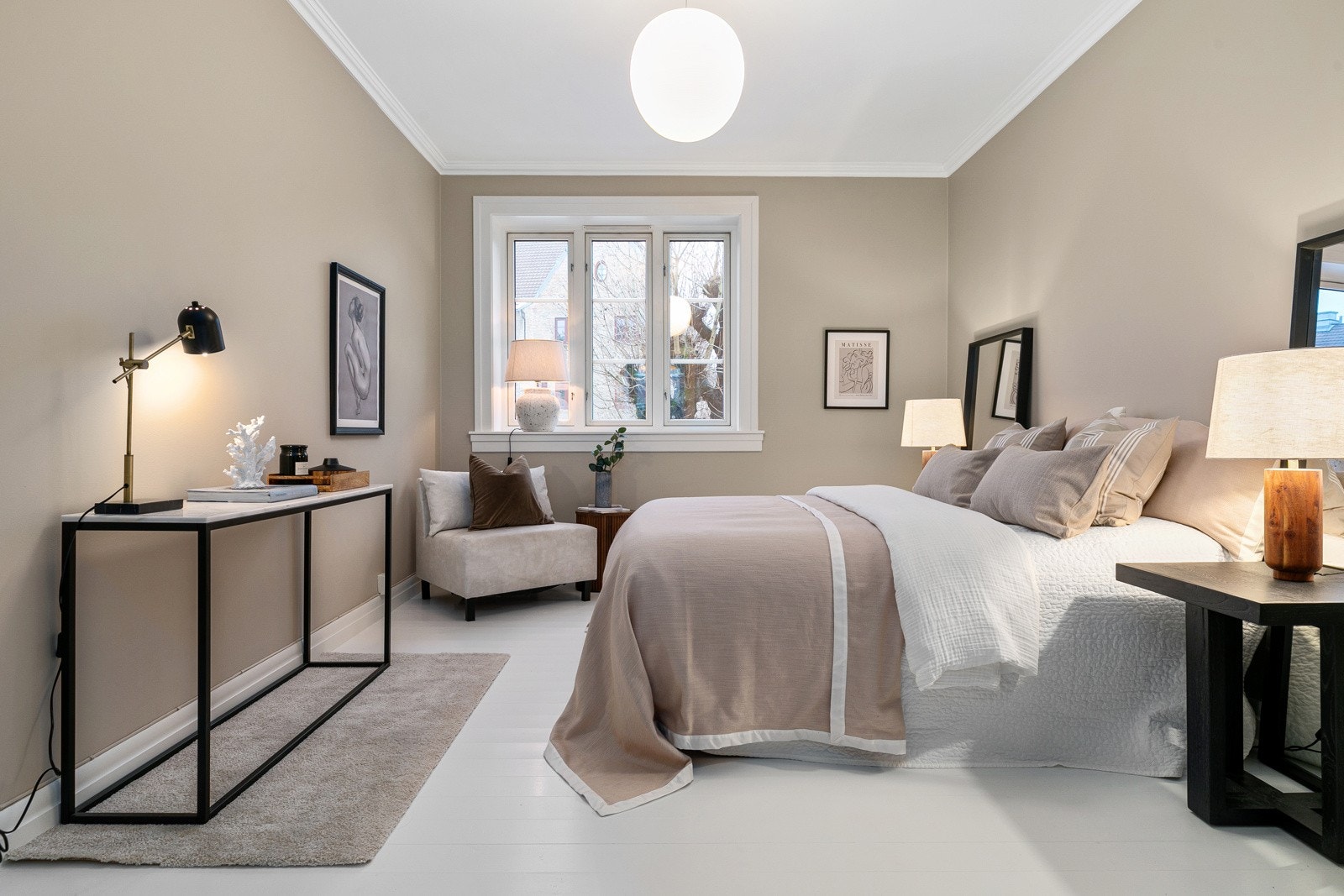 Soverommet er malt i en lun og behagelig farge Galleribilde