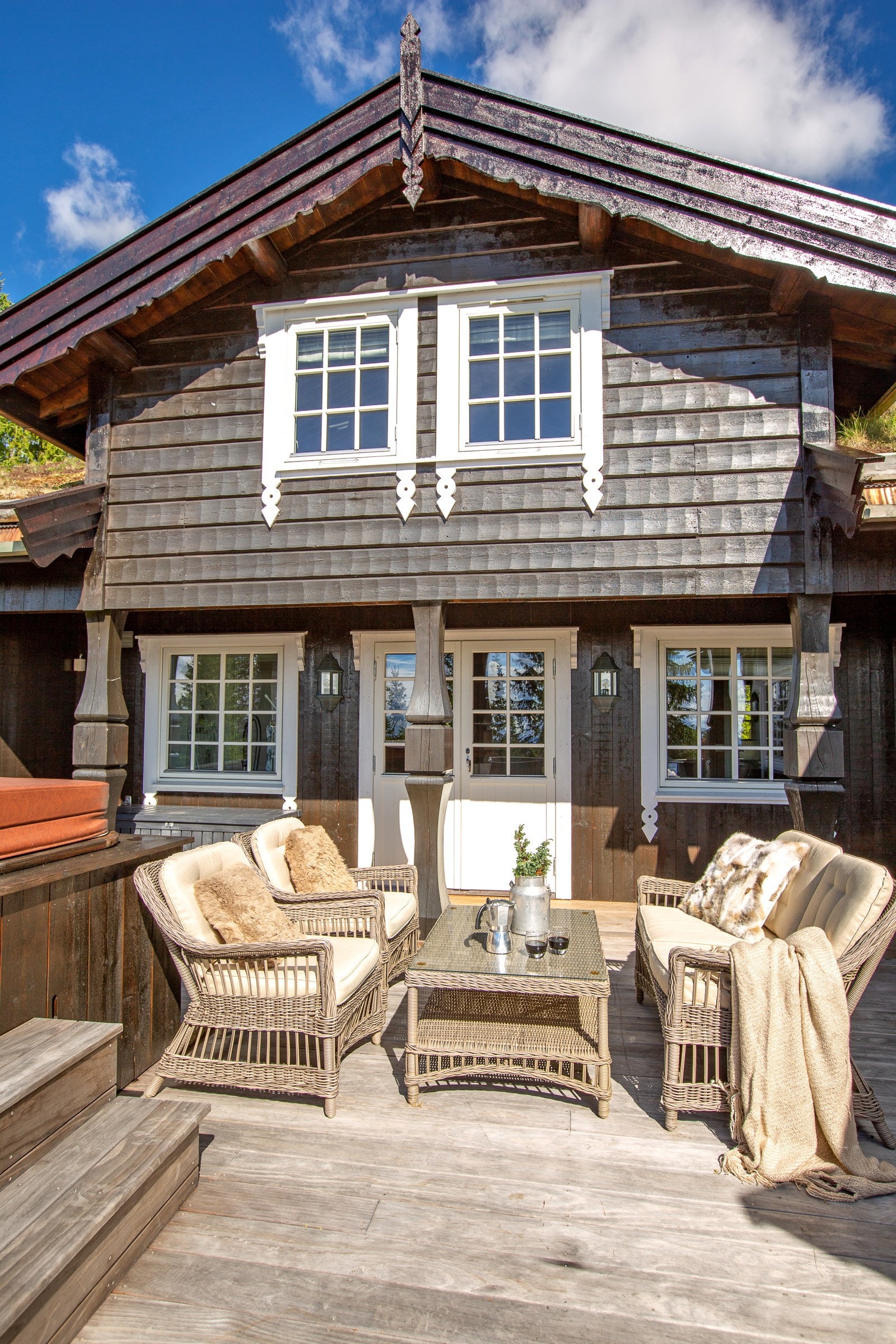 Delvis overbygd veranda, utgang ned til egen tomt Galleribilde