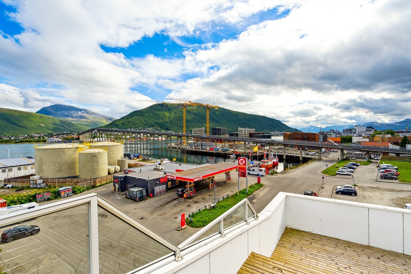 Felles sørvendt terrasse med gode solforhold Galleribilde