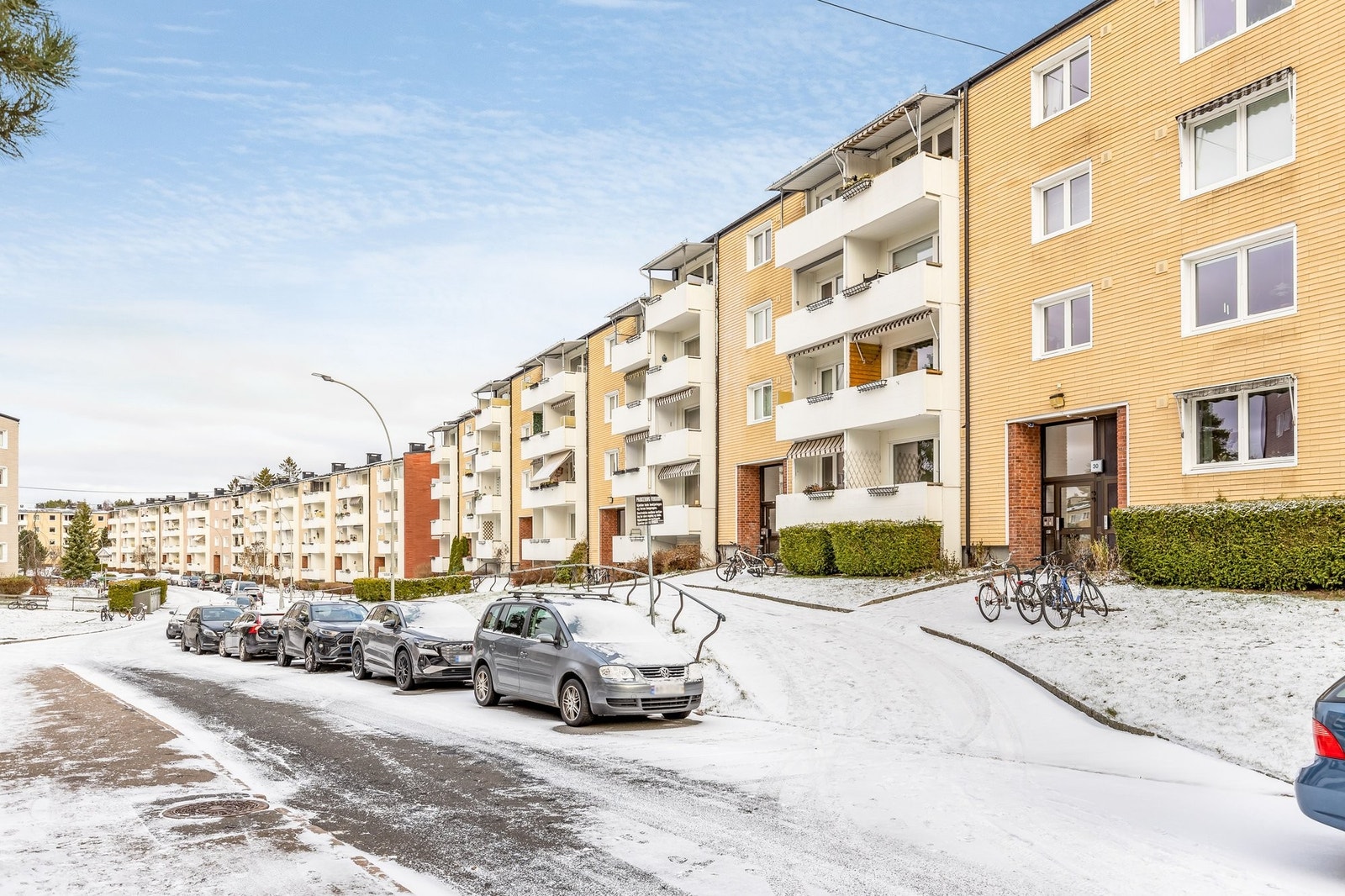 Leiligheten ligger i en rolig blindgate, uten gjennomgangstrafikk. Galleribilde