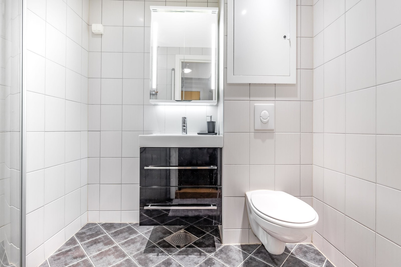 Bad pusset opp i 2015 i regi av borettslaget. Opplegg for vaskemaskin. Galleribilde