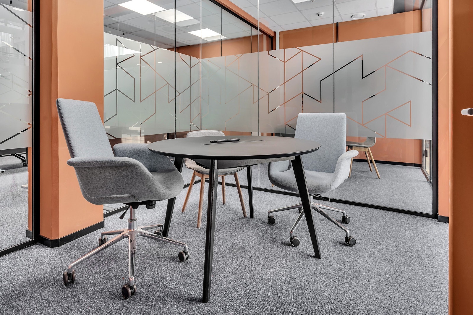To mindre møterom i Q-lab Galleribilde