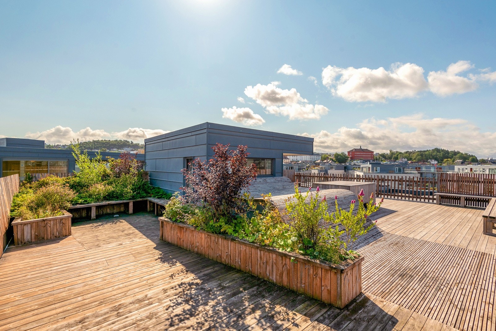 Sameiet har også en felles takterrasse med ypperlige sol- og utsiktsforhold, ypperlig for sosiale sammenkomster med venner og familie Galleribilde