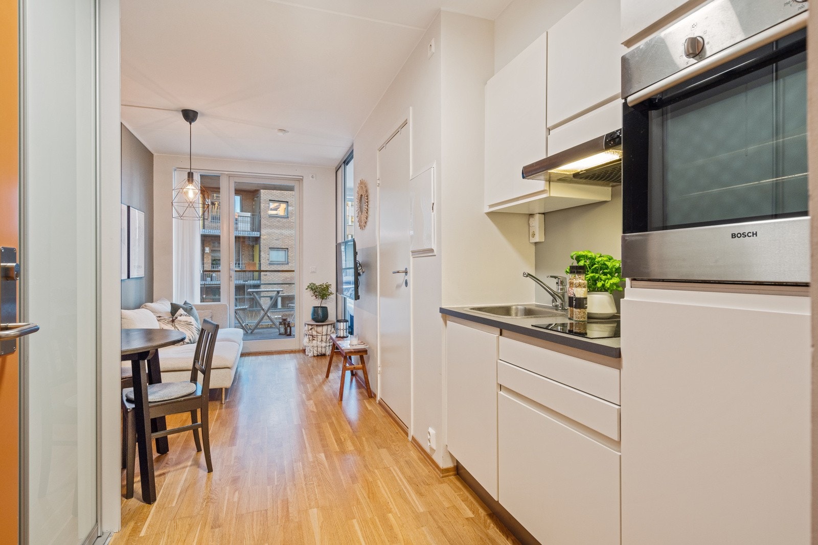 Lave felleskostnader på kr. 1 452,- med det meste inkludert som fjernvarme, A-konto strøm og TV/bredbånd Galleribilde