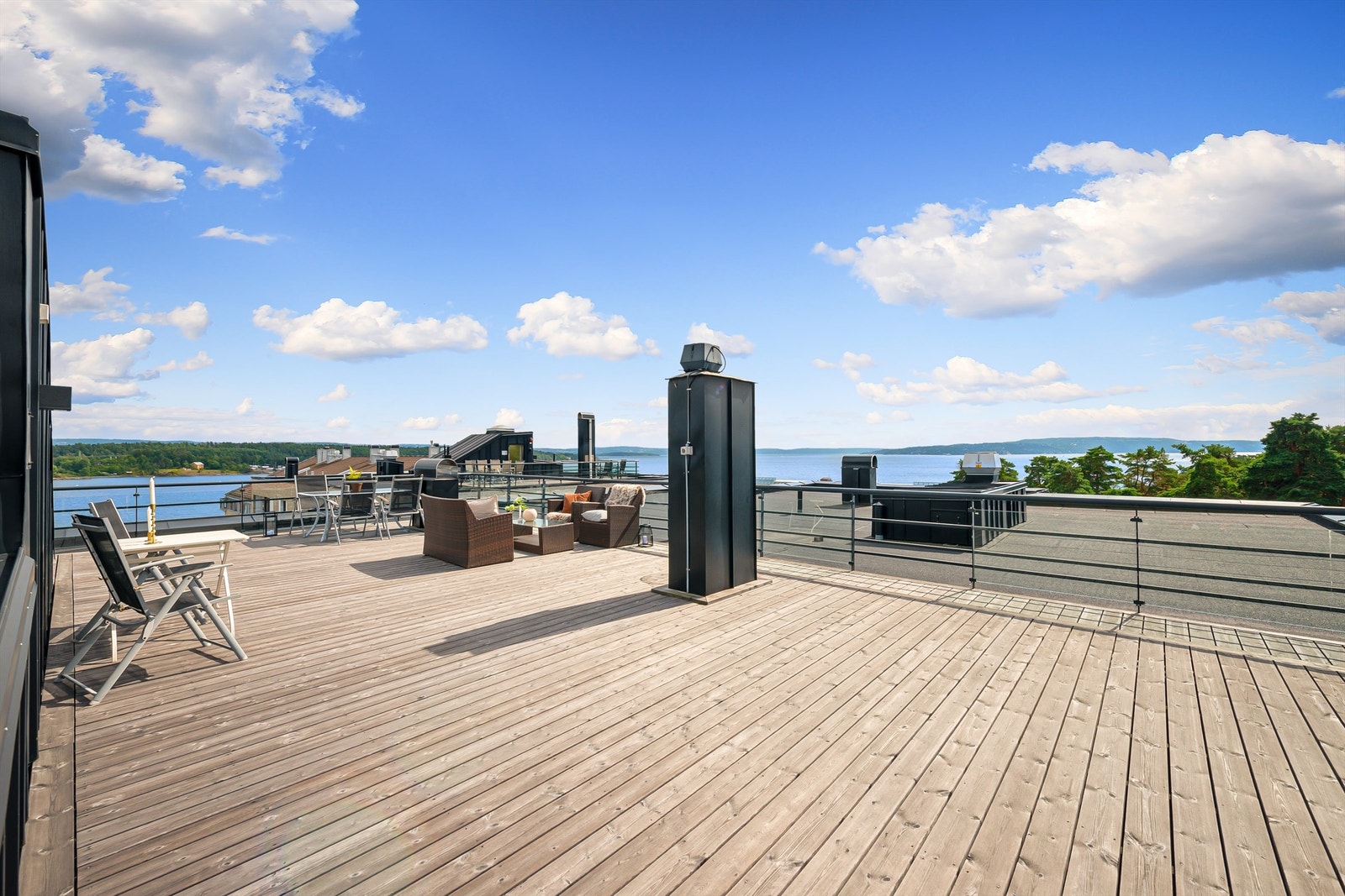 Sameiet har en stor, solrik takterrasse Galleribilde