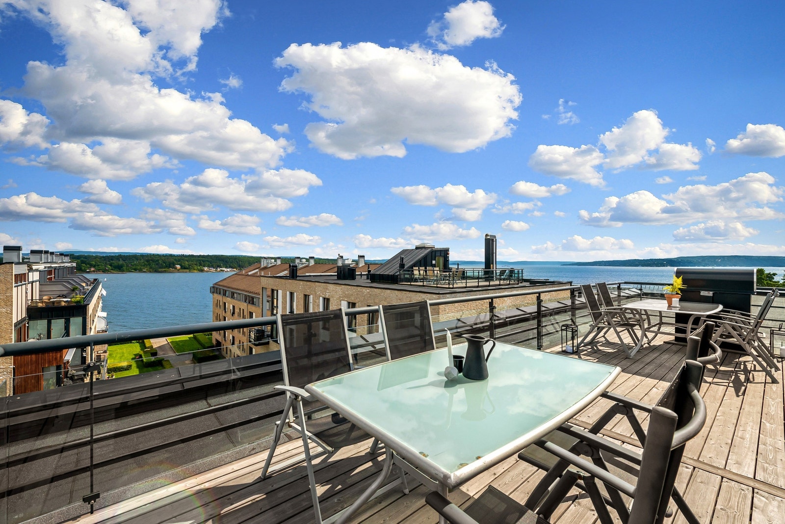 Idyllisk takterrasse Galleribilde